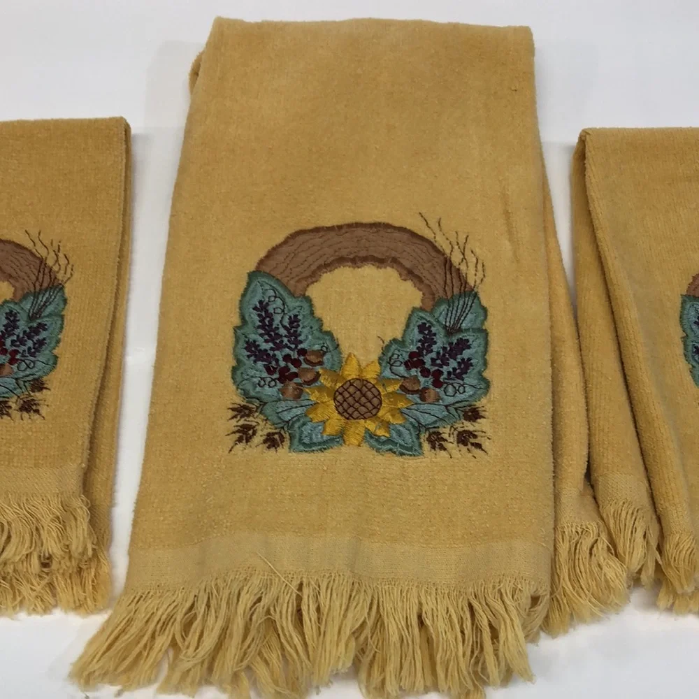 Cecil Saydah Company Hand & Fingertip Towels: Yellowish